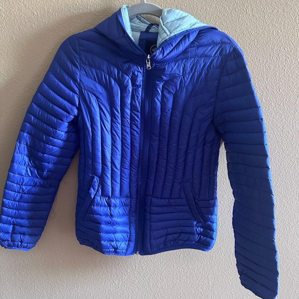 Vibrant Blue Quilted Puffer Jacket for Cold Weather